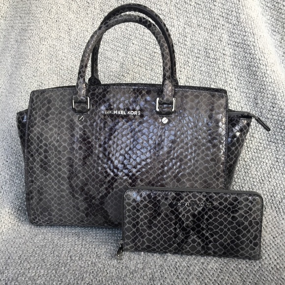 Michael Kors Handbags - Michael Kors purse